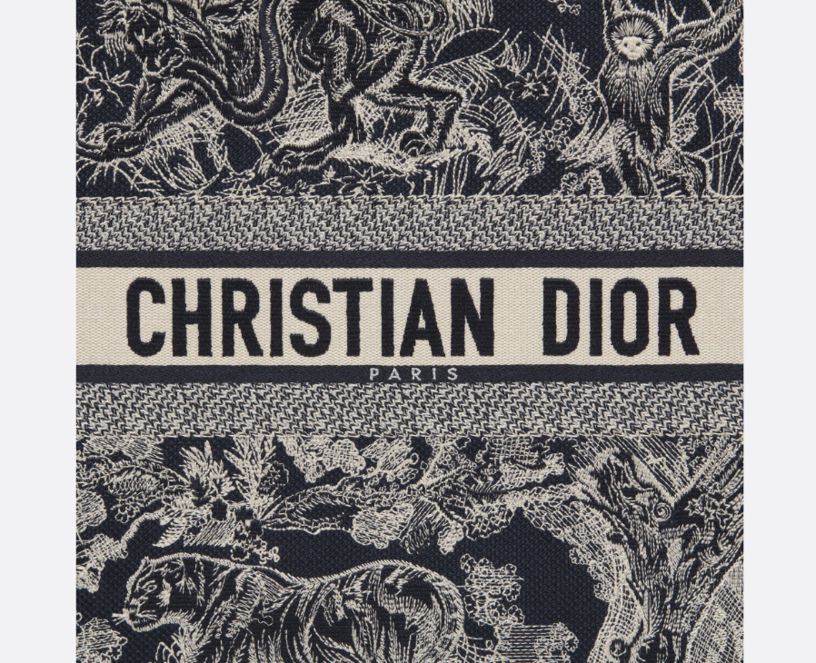 D Medium Book Tote size : 36 x 27.5 x 16.5 cm