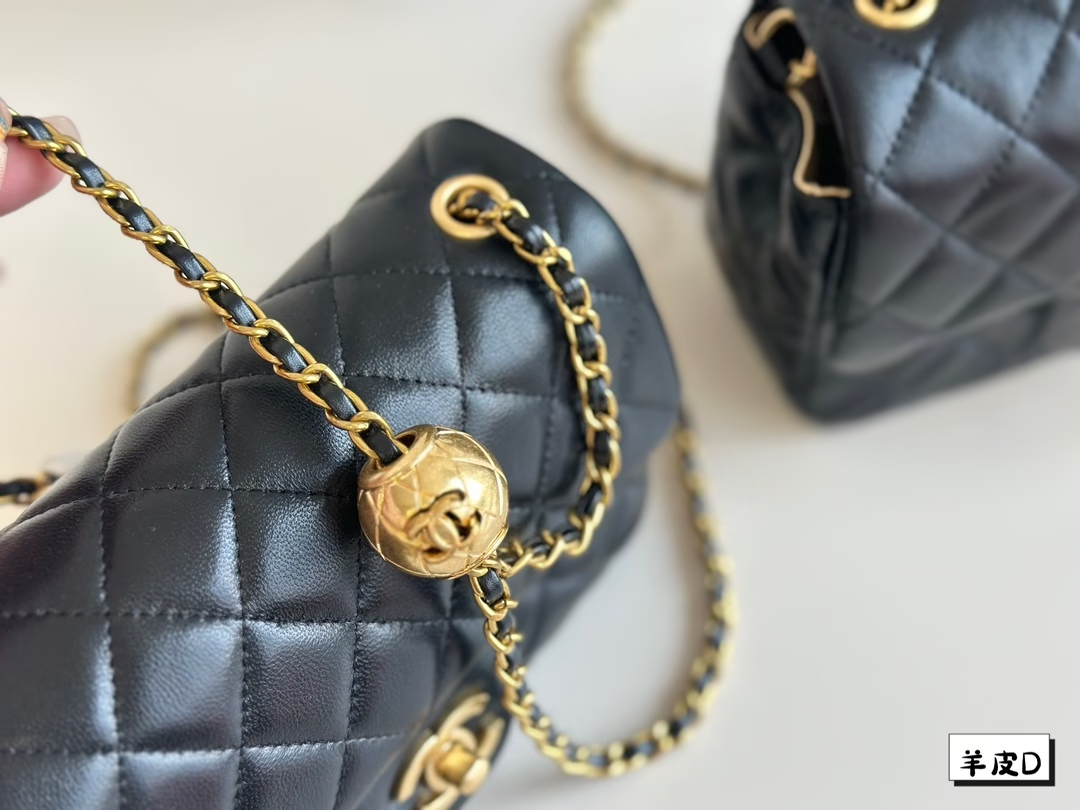 CC new arrival chain bag size  20cm/17cm