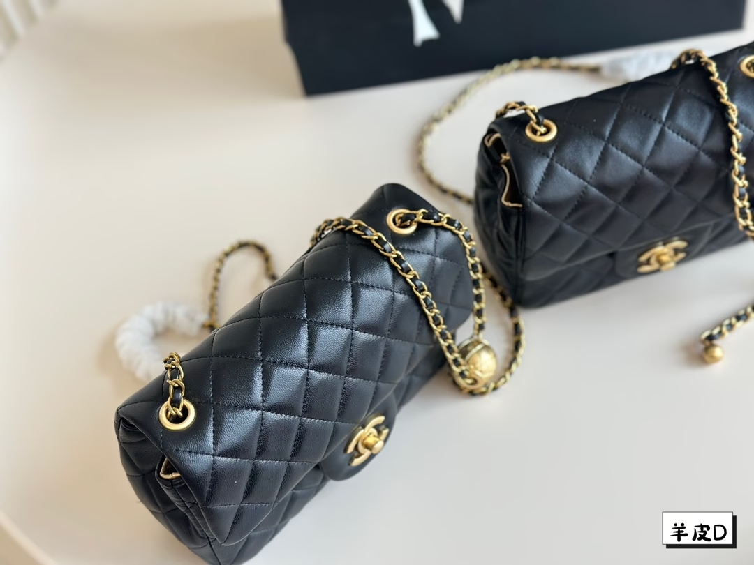 CC new arrival chain bag size  20cm/17cm