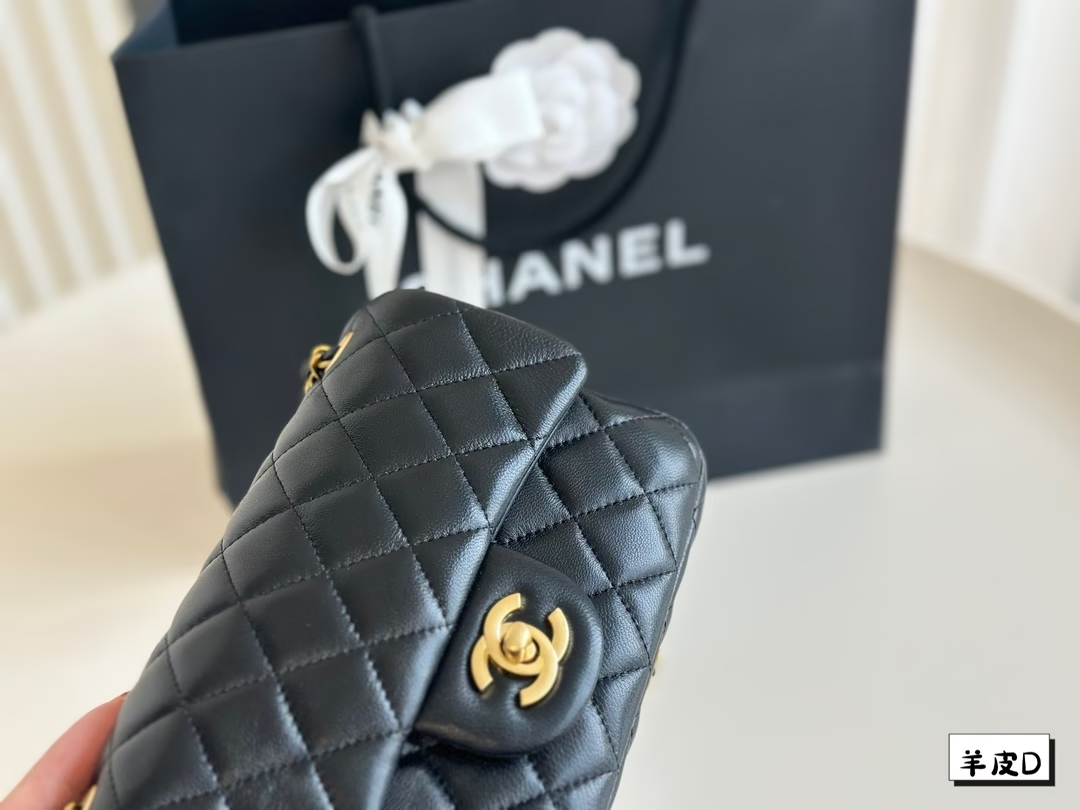 CC new arrival chain bag size  20cm/17cm