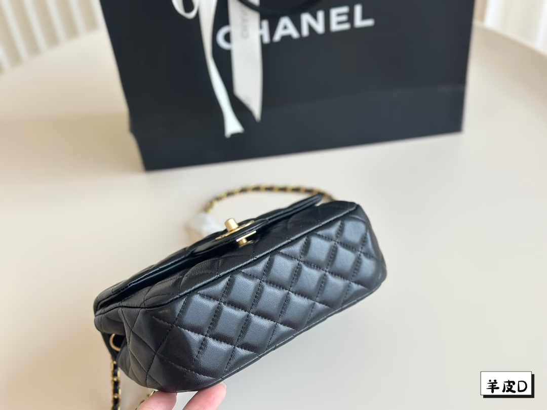 CC new arrival chain bag size  20cm/17cm