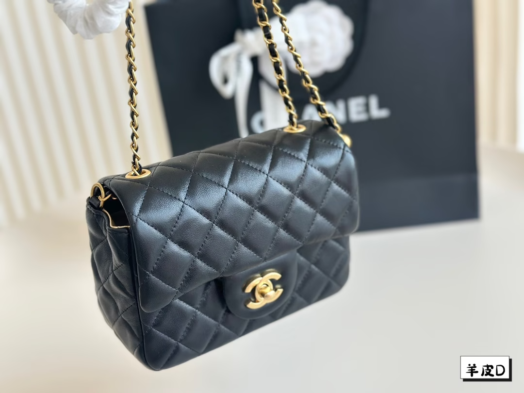 CC new arrival chain bag size  20cm/17cm