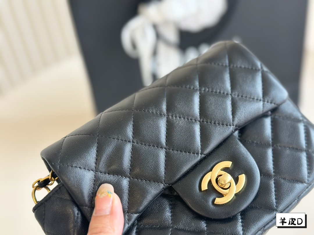 CC new arrival chain bag size  20cm/17cm