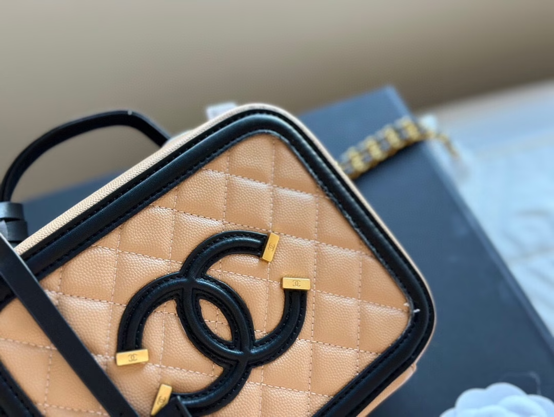 Cc new arrival bucket bag size: 20 cm