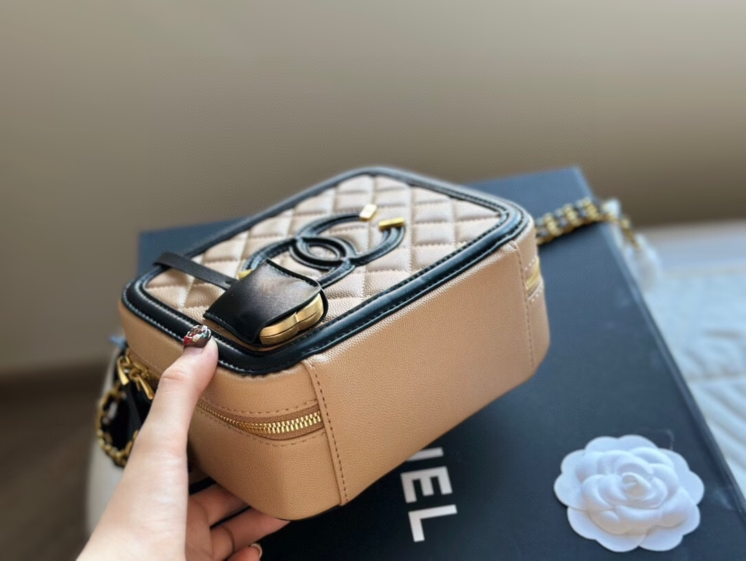 Cc new arrival bucket bag size: 20 cm