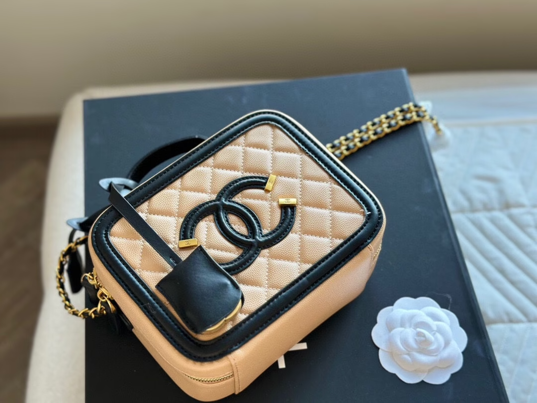 Cc new arrival bucket bag size: 20 cm