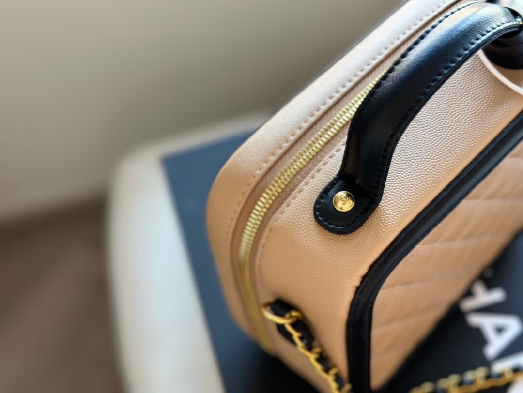 Cc new arrival bucket bag size: 20 cm