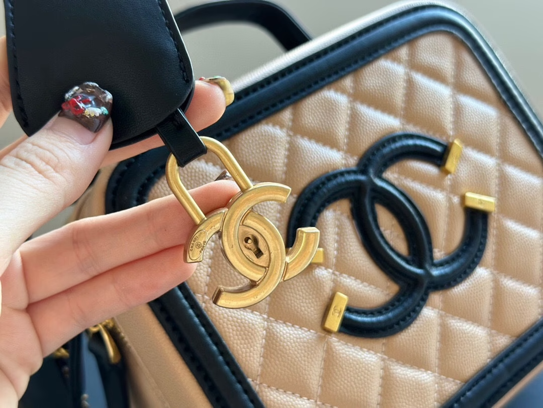 Cc new arrival bucket bag size: 20 cm