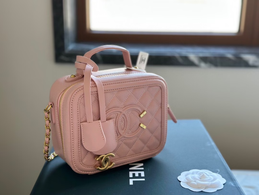 Cc new arrival bucket bag size: 20 cm