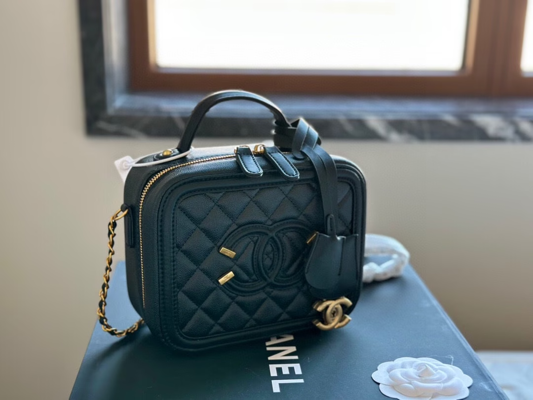 Cc new arrival bucket bag size: 20 cm