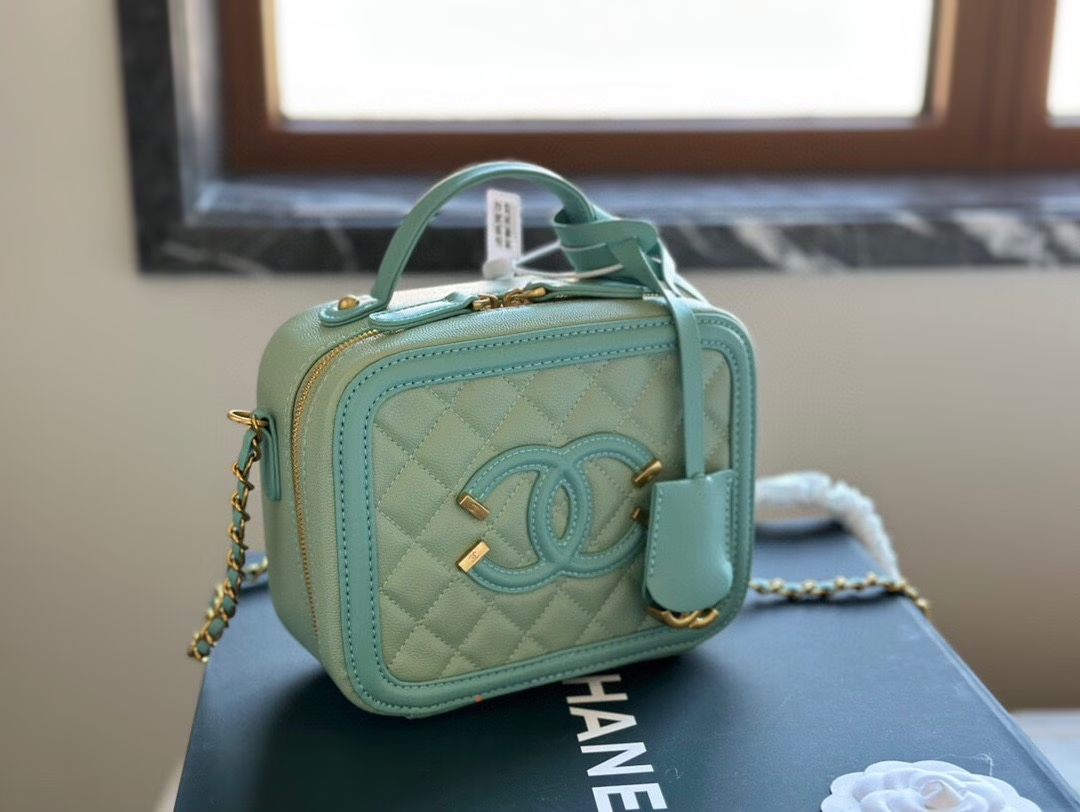 Cc new arrival bucket bag size: 20 cm