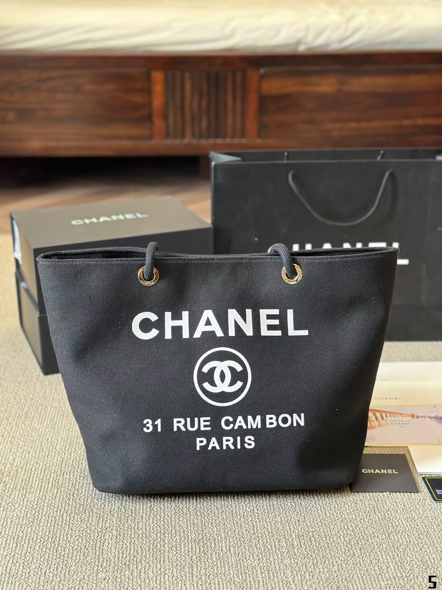 CC new arrival Vintage 24k tote bag size: 30*30 cm