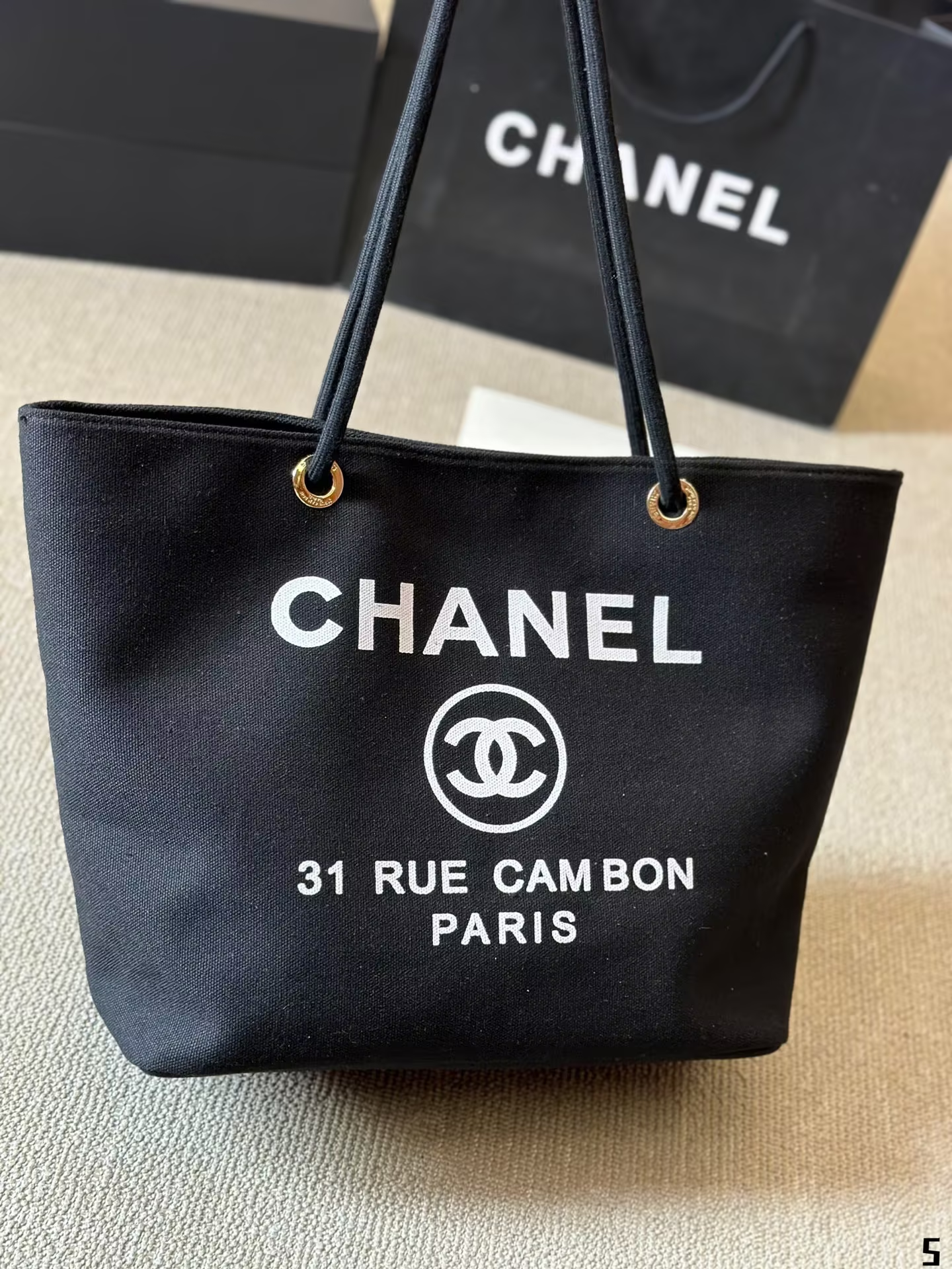 CC new arrival Vintage 24k tote bag size: 30*30 cm