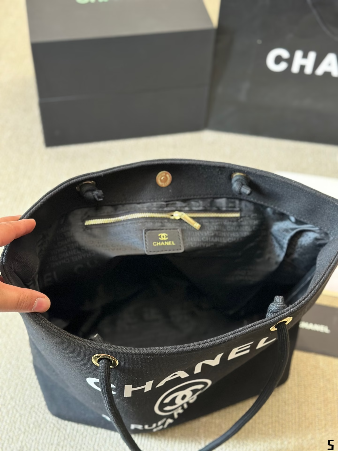 CC new arrival Vintage 24k tote bag size: 30*30 cm