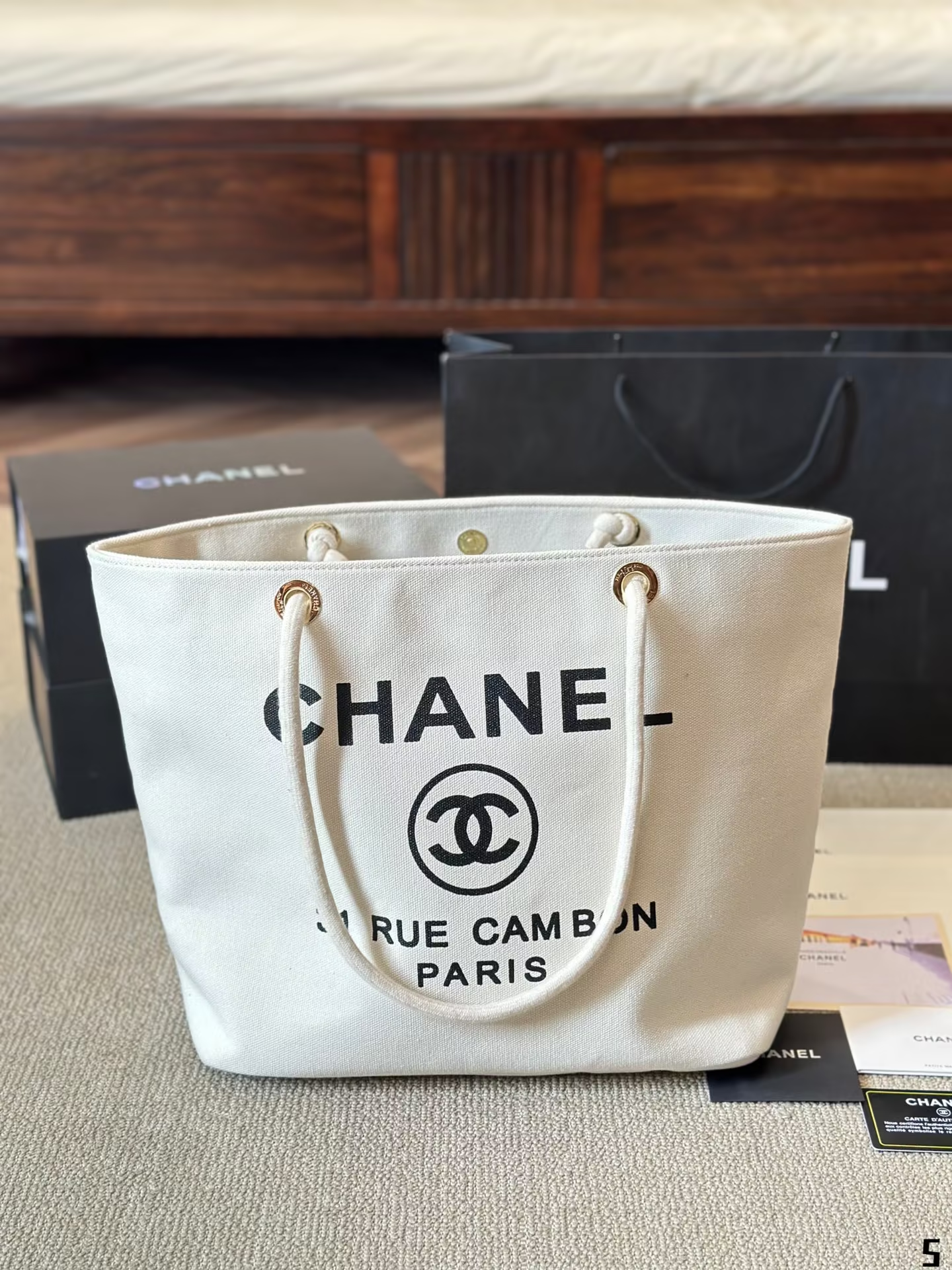 CC new arrival Vintage 24k tote bag size: 30*30 cm