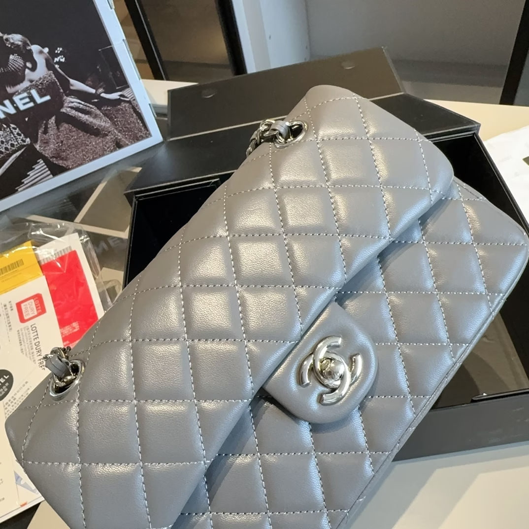 Cc new arrival Lambskin silver Hardware size: 23 *14*6 cm