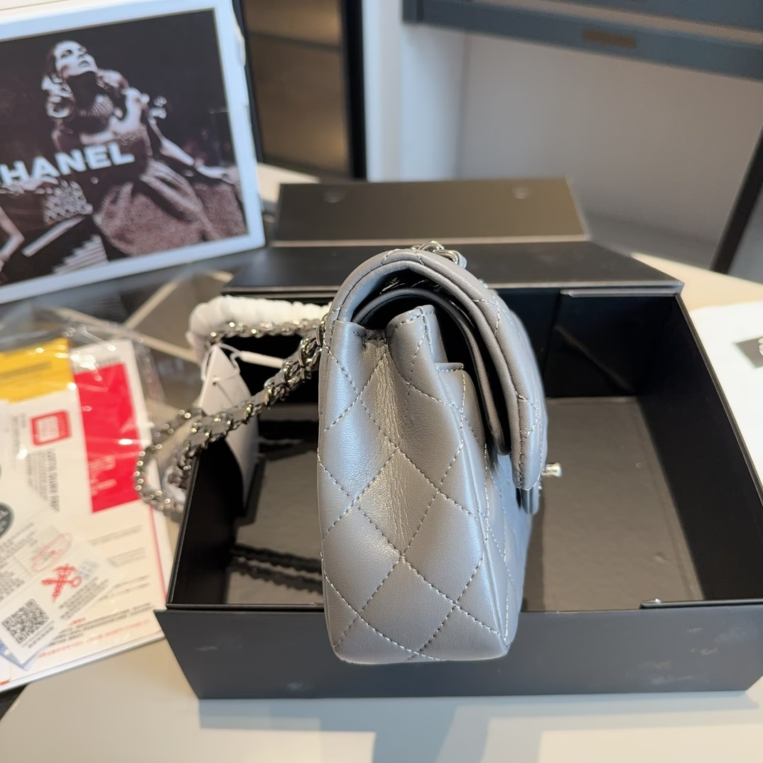 Cc new arrival Lambskin silver Hardware size: 23 *14*6 cm