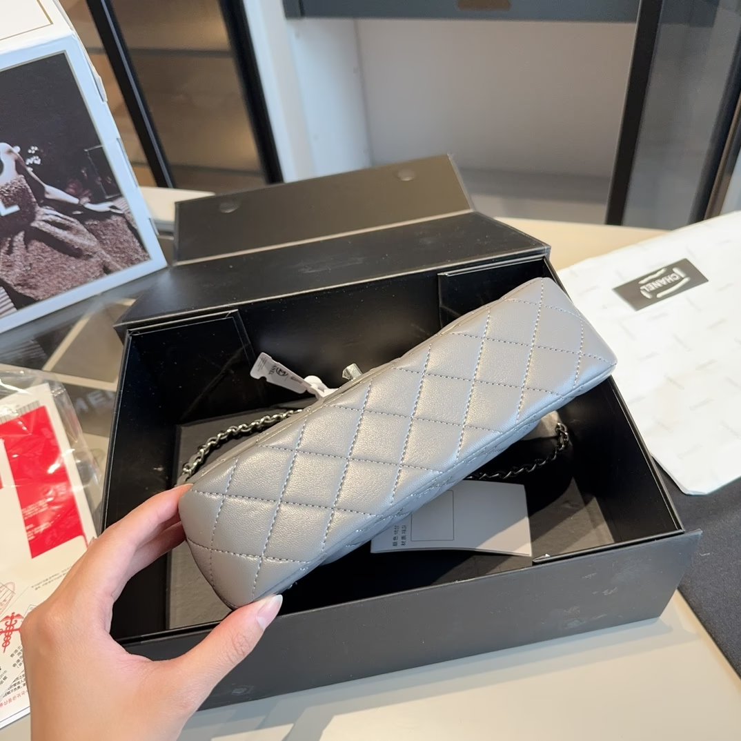 Cc new arrival Lambskin silver Hardware size: 23 *14*6 cm