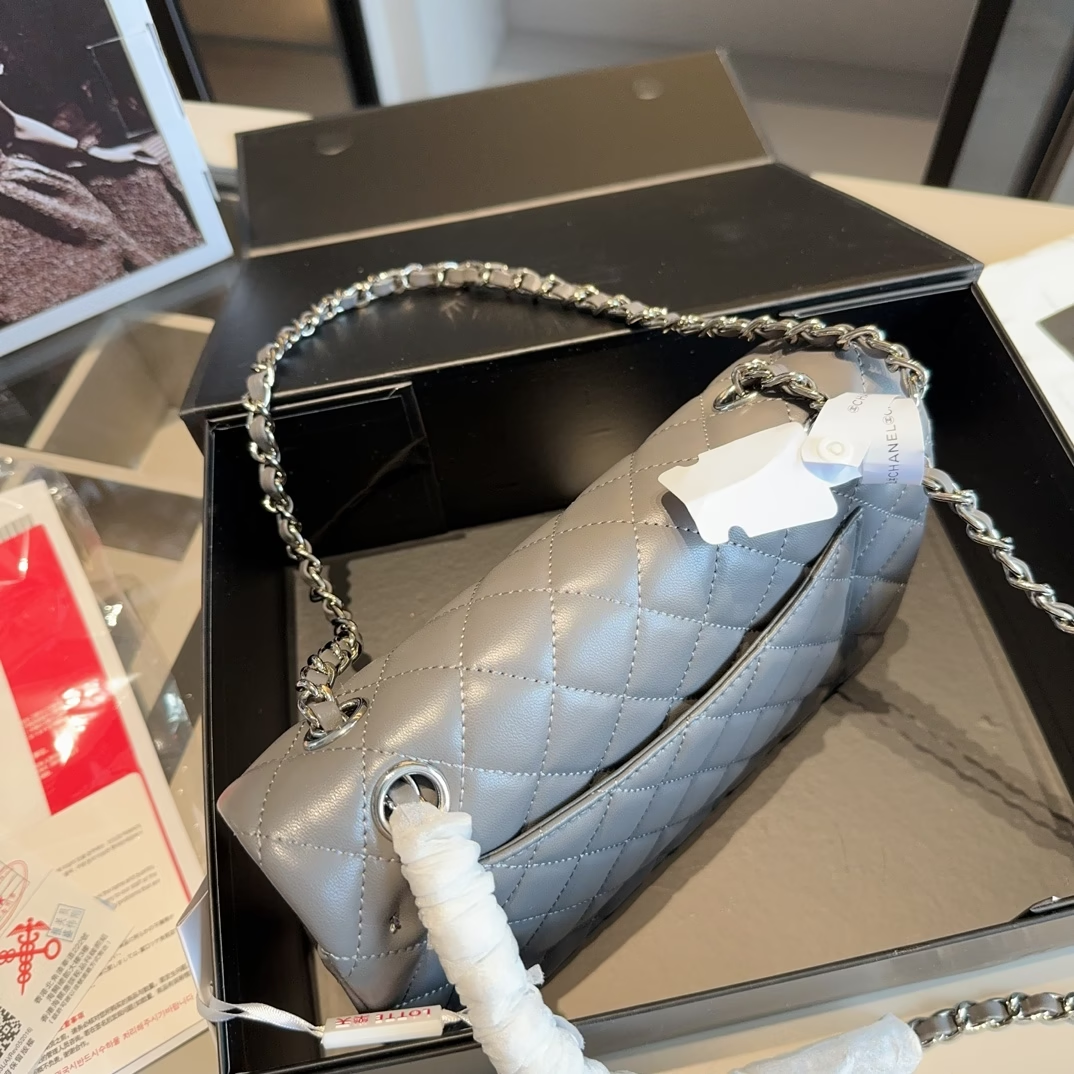 Cc new arrival Lambskin silver Hardware size: 23 *14*6 cm