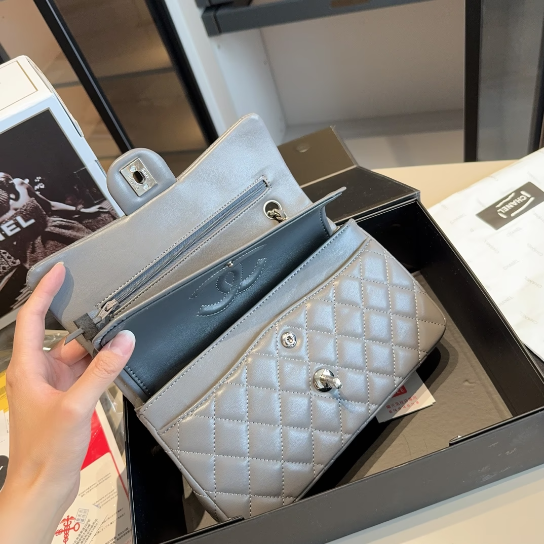 Cc new arrival Lambskin silver Hardware size: 23 *14*6 cm