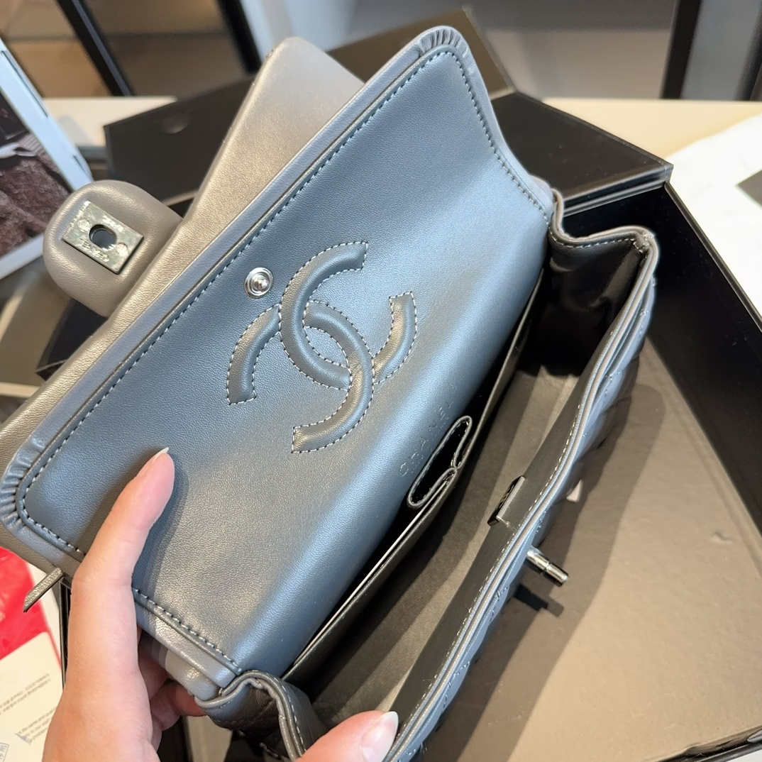 Cc new arrival Lambskin silver Hardware size: 23 *14*6 cm