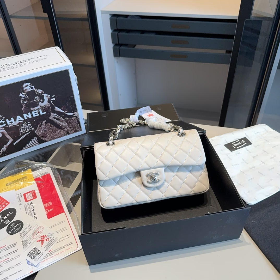 Cc new arrival Lambskin silver Hardware size: 23 *14*6 cm