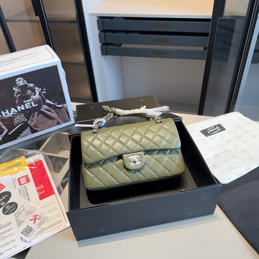 Cc new arrival Lambskin silver Hardware size: 23 *14*6 cm