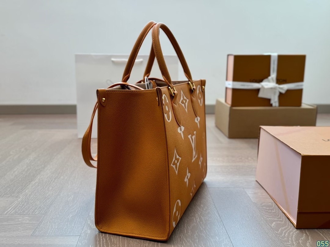 Louis new arrival MM onthego bag size; 34*27 cm