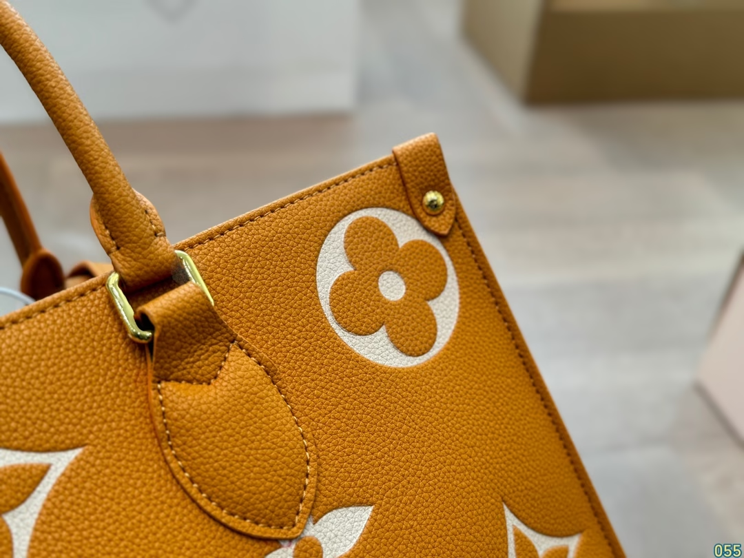 Louis new arrival MM onthego bag size; 34*27 cm