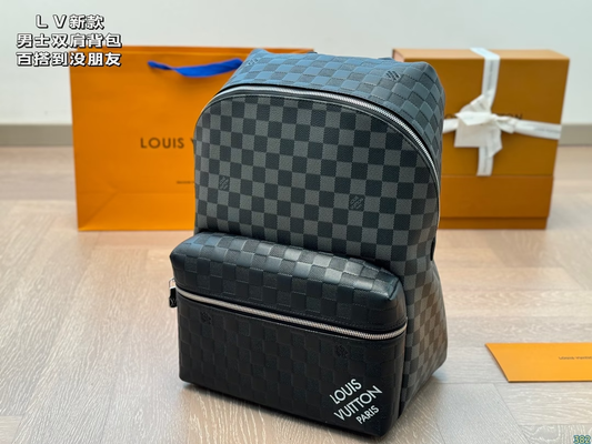Louis new arrival men backpack bag size: 28*36 cm