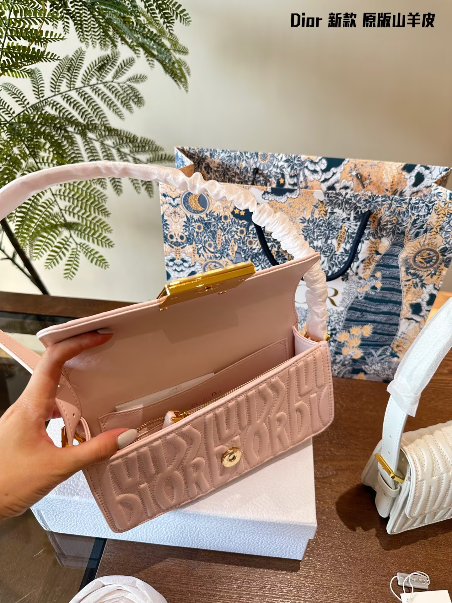 MISS D hobo bag size: 23 cm