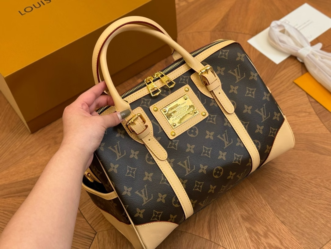 Louis new arrival speedy bag size: 32*23 cm