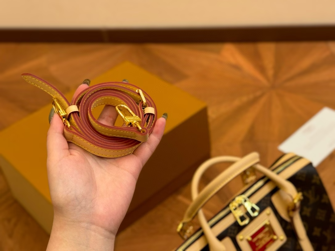 Louis new arrival speedy bag size: 32*23 cm