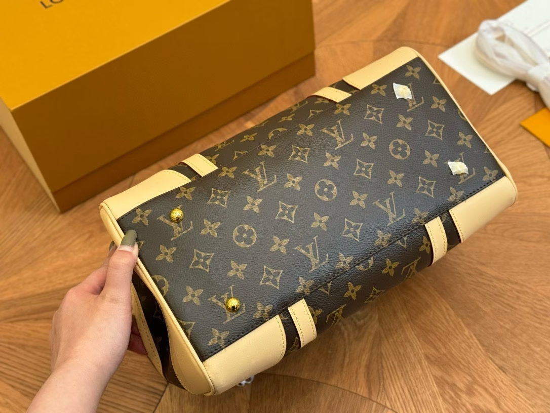 Louis new arrival speedy bag size: 32*23 cm