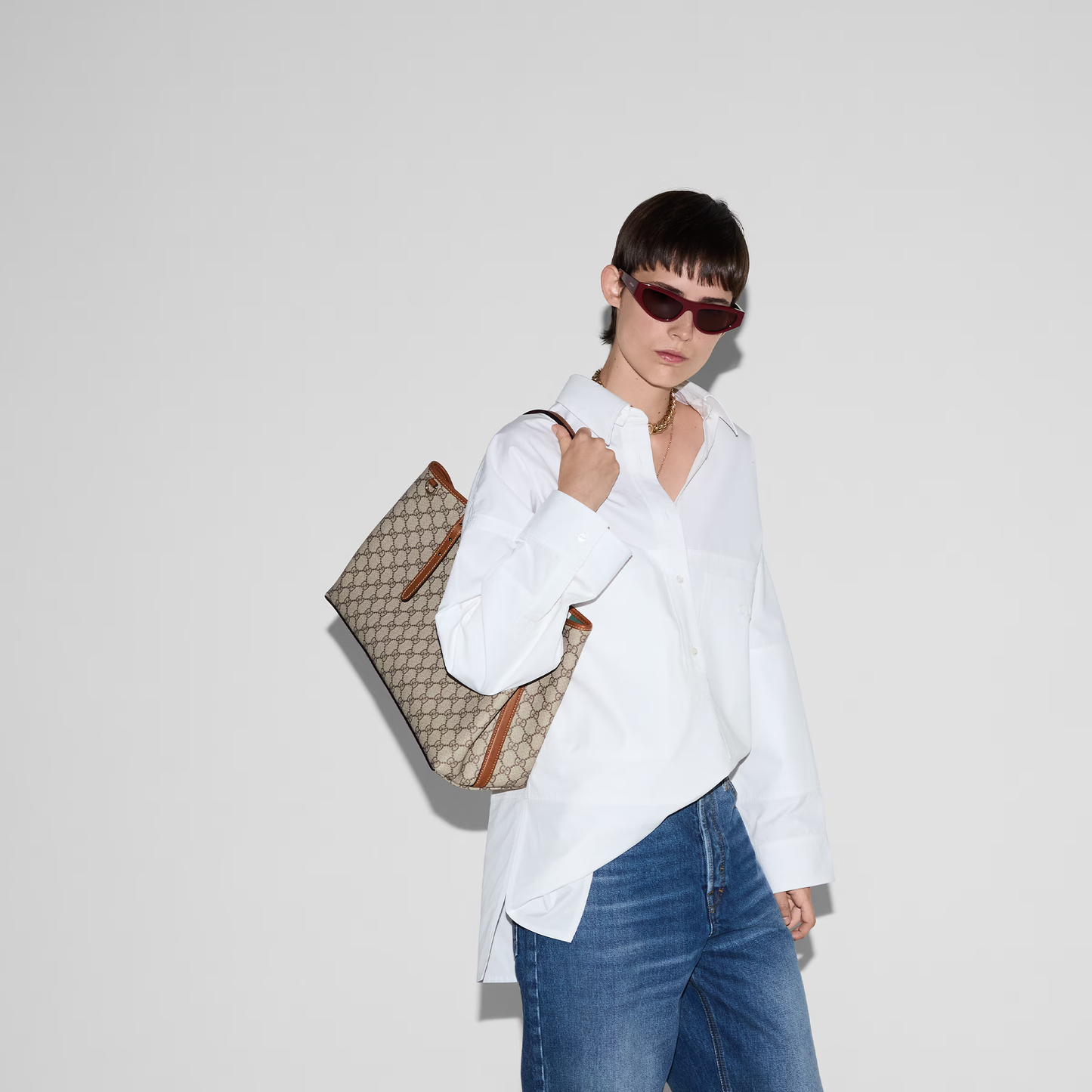 GG EMBLEM MEDIUM TOTE BAG