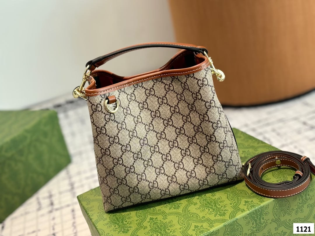 GG Emblem new arrival tote bag size:  21*19 cm