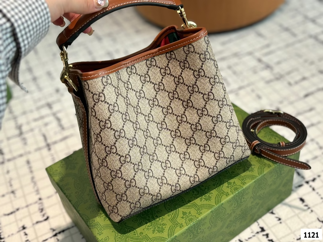 GG Emblem new arrival tote bag size:  21*19 cm