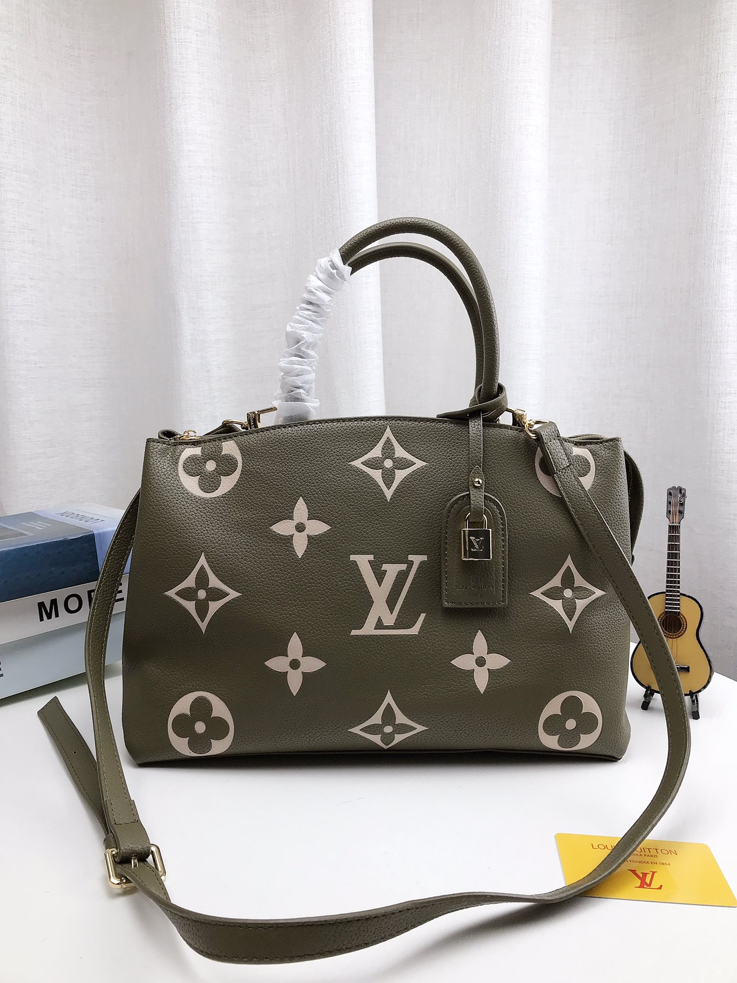 Louis new arrival tote bag 02 size: 35*22cm