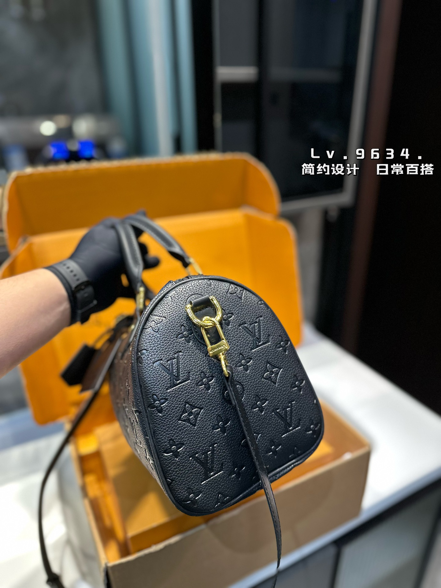 Louis new arrival Keepall Bandouliere bag size: 30 cm