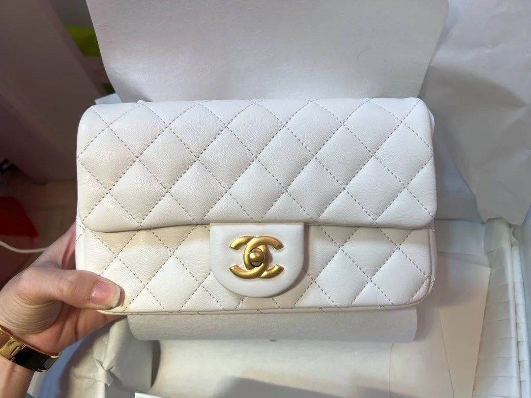 Cc Flap Bag Pearl Crush White lambskin size: 20 cm
