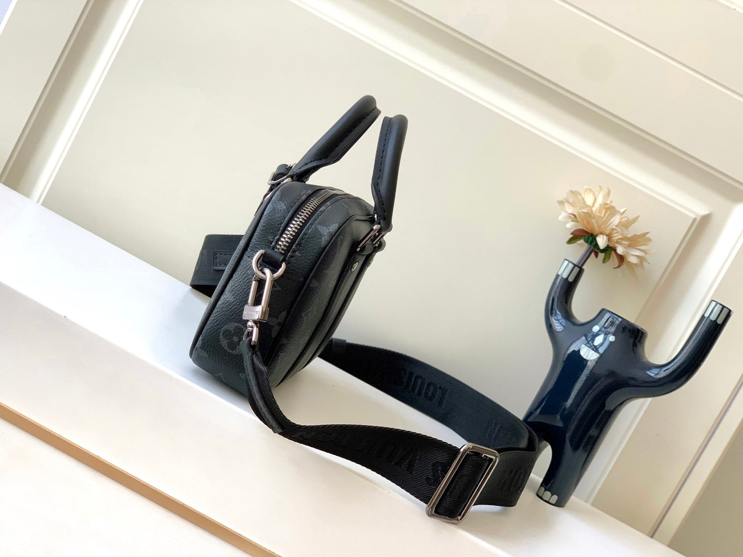 Louis Vuitton Classic Handbag M82542, 20x13x5.5 CM