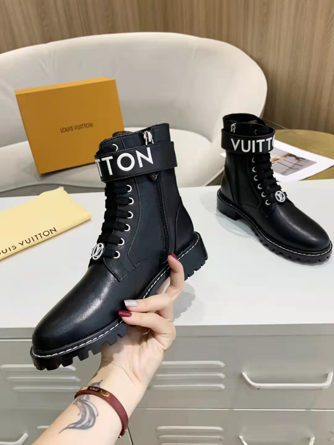 L women boots