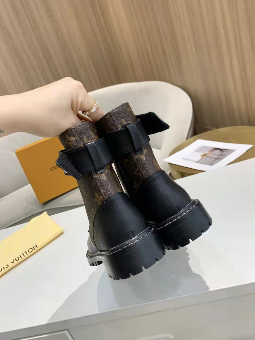 L women boots