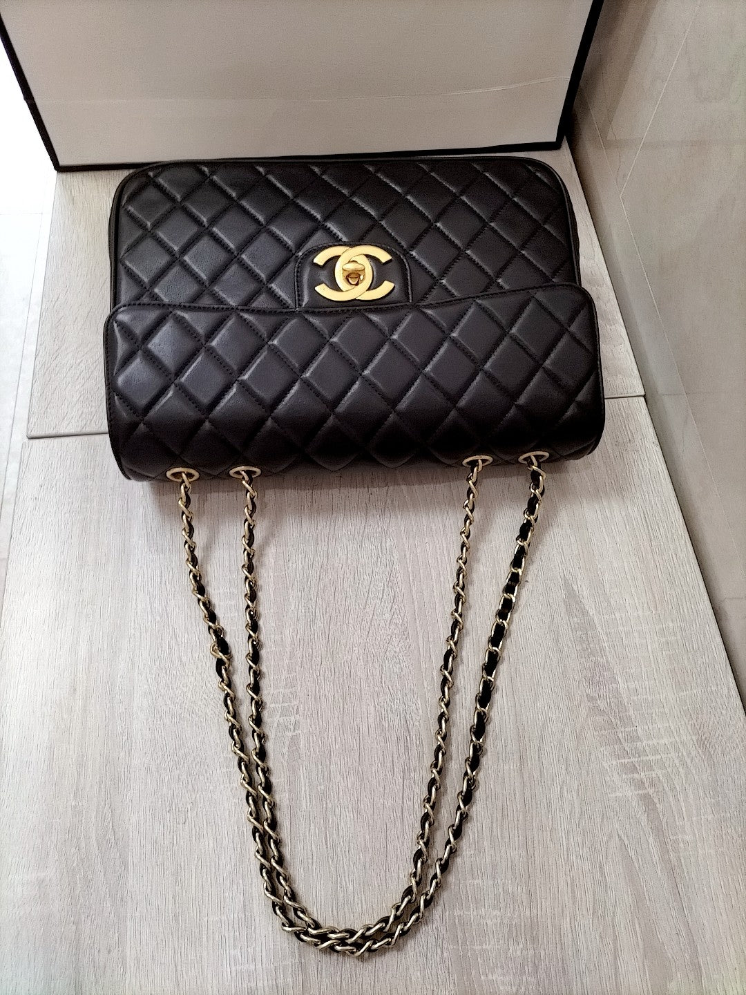 CC Classic Flap Bag size; 30*21*8cm