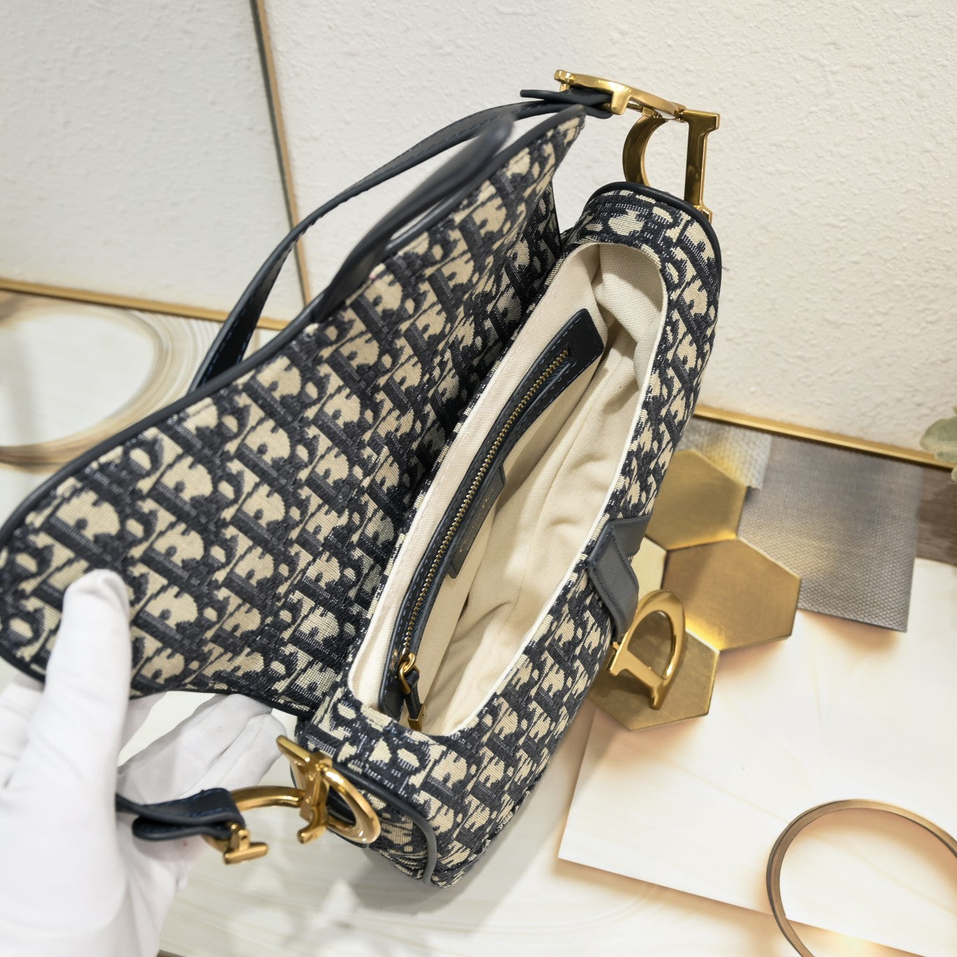 D saddle Be a classic with classics crossbody bag