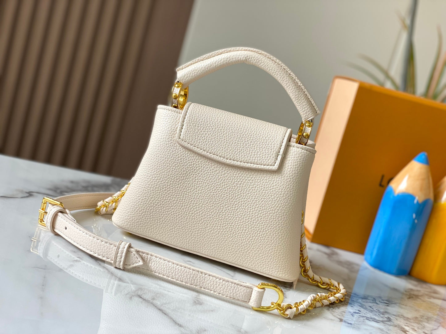 Louis Milky Way Capucines BB  Taurillon leather M23082 size: 21×14×8cm