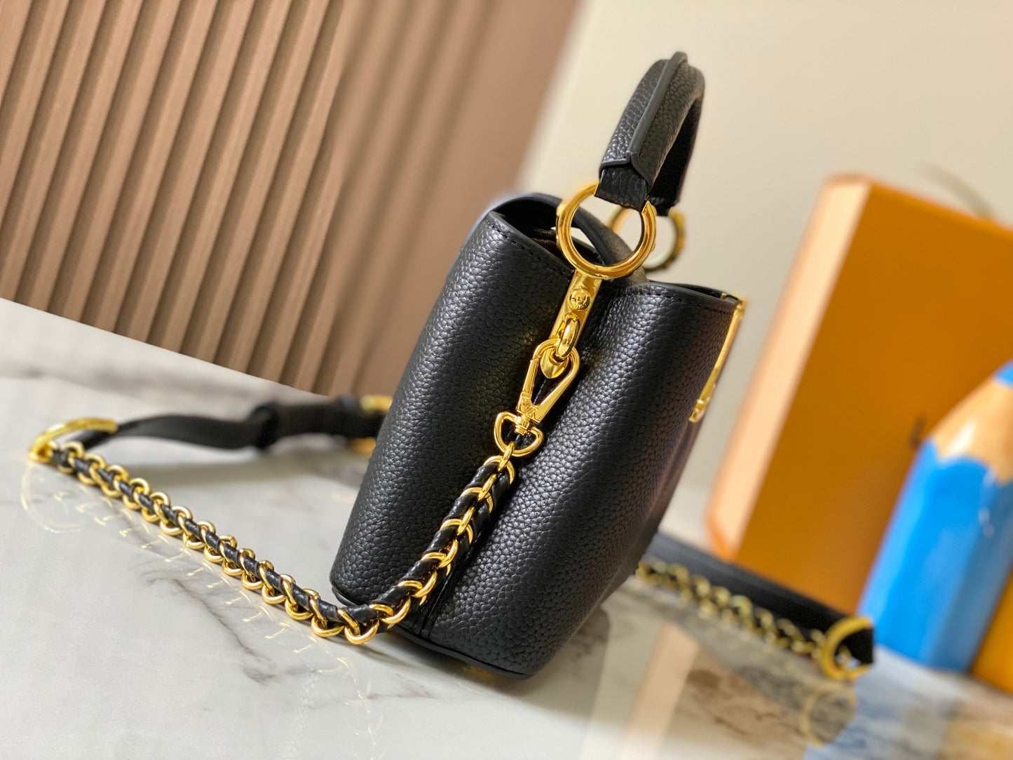 Louis Milky Way Capucines BB  Taurillon leather M23082 size: 21×14×8cm