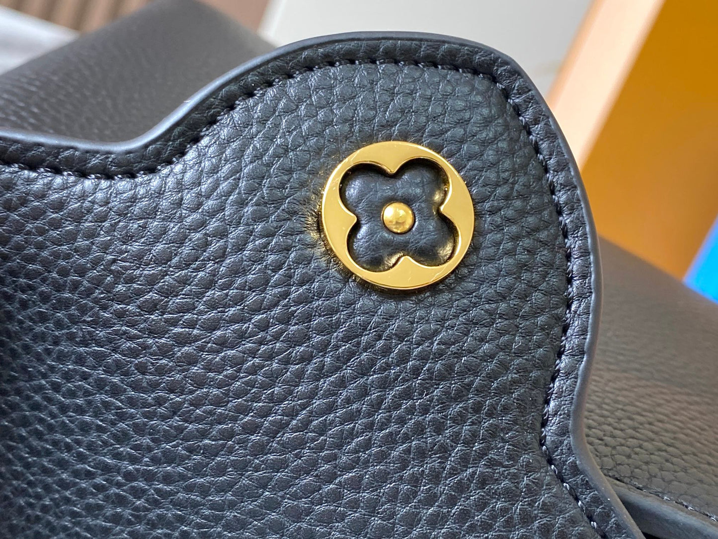 Louis Milky Way Capucines BB  Taurillon leather M23082 size: 21×14×8cm