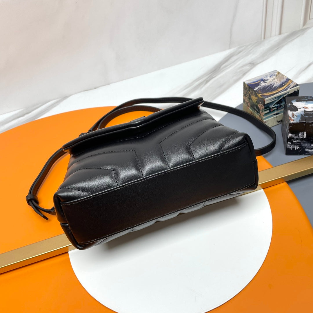 Saint Laurent Loulou Shoulder Bag 20X14X7cm