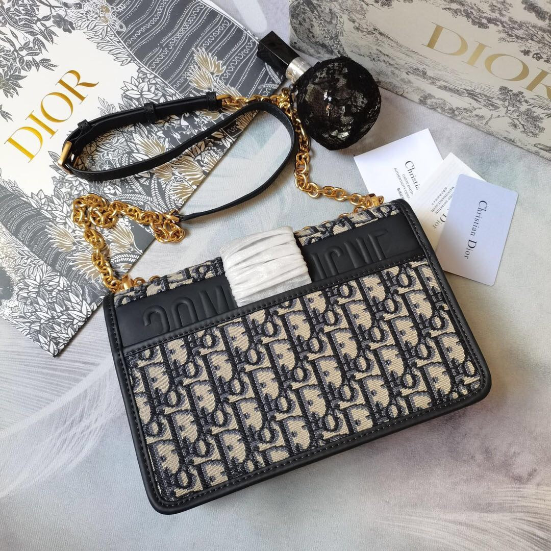 Dior Oblique 30 Montaigne HZ579208 Crossbody Bag, 25 x 16.6 x 8 CM